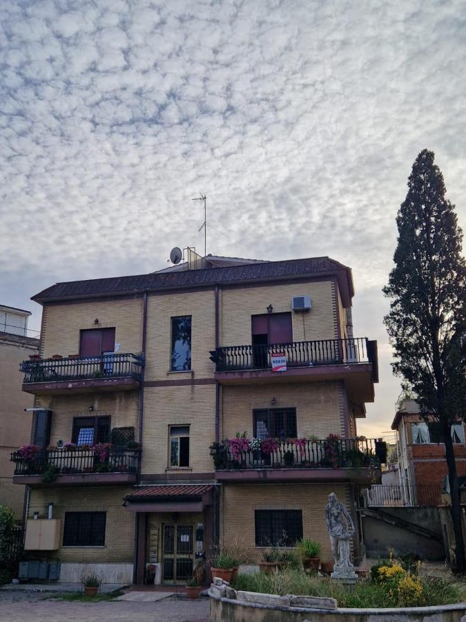 Apartamento At Monica'S In Rome - Stazione Labaro Exterior foto